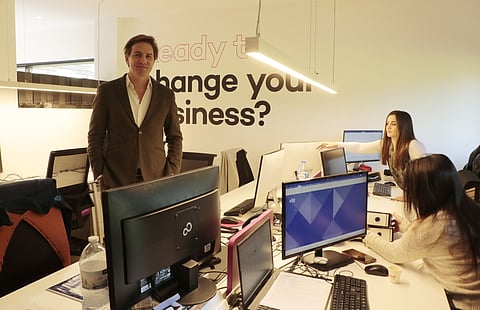 Miguel Quintas é o associate partner da Your Finance no Porto, escritório com 33 trabalhadores. Foto: Amin Chaar