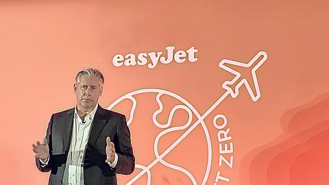 Johan Lundgren, presidente executivo da companhia aérea, diz que não poder voar em linha reta agrava poluição. Foto: D.R.