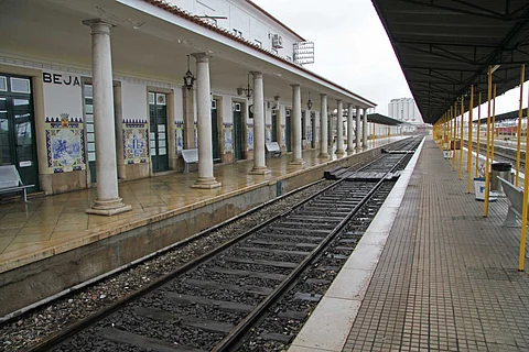 Entre Casa Branca e Beja circulam 12 comboips nos dias úteis, seis por sentido. Foto: GI