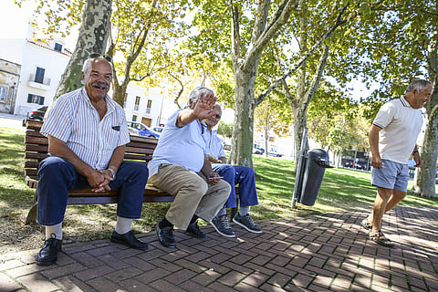 Nos últimos dez anos, a esperança de vida aos 65 anos aumentou 10,2 meses para os homens e 8,4 meses para as mulheres.