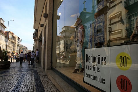 Retração no consumo tem penalizado lojas de roupa e calçado