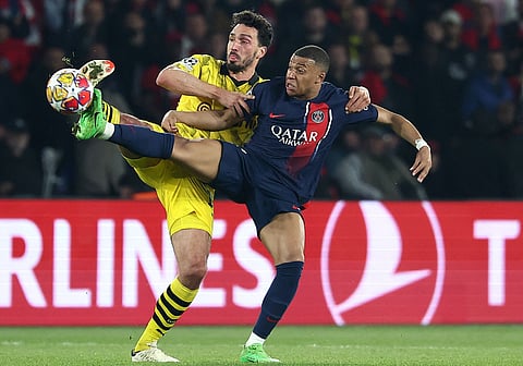Mats Hummels, do Dortmund, e Mbappé, do PSG, na segunda partida da semifinal da Liga dos Campeões. Foto: Franck Fife/AFP