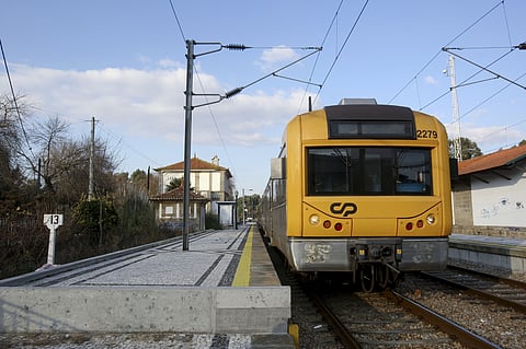 A saída de Cristina Dias da CP, com uma indemnização de 80 mil euros, e o seu ingresso na Autoridade da Mobilidade e dos Transportes (AMT) é o cerne da polémica