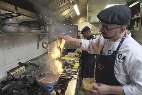 É ao chef brasileiro Davi Cunha que cabe garantir a autenticidade da gastronomia de Itália.