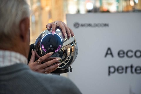 Worldcoin está a trocar dados biométricos por criptomoedas