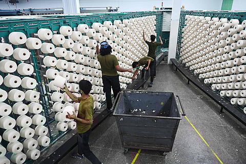 Produção industrial baixa 0,9% em outubro