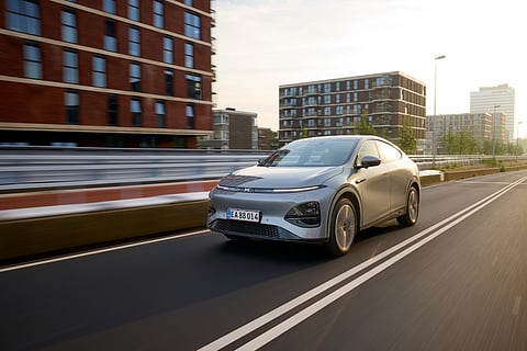 Modelo G6 da marca chinesa, um dos três que serão vendidos em Portugal, e o modelo voador desenvolvido pela empresa. Foto: D.R.