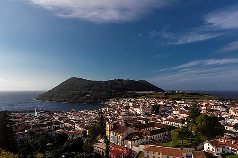 Desde 2020 que está suspensa a operação sazonal da Atlânticoline que ligava todas as ilhas do arquipélago (com exceção do Corvo), com navios de maior dimensão, entre maio e setembro.