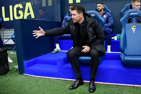 Diego Simeone, do Atlético Madrid, é o único treinador da história do futebol a gerar mais de mil milhões de euros em receitas para os clubes onde trabalhou. FOTO: CRISTINA QUICLER/AFP