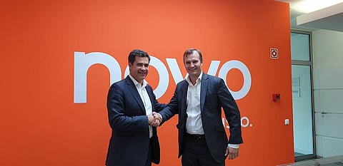 Miguel Venâncio, presidente do conselho de administração da Nowo, e Meinrad
Spenger, presidente executivo grupo MásMóvil, em 2019, aquando do anúncio da compra da Nowo pelo grupo espanhol. Foto: D.R