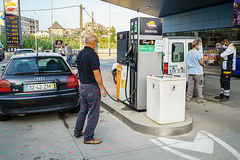 Preço médio semanal da ERSE subiu 0,4% para a gasolina e desceu 0,2% para o gasóleo