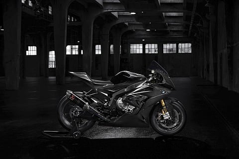 Muita fibra de carbono para a exclusiva BMW HP4 Race