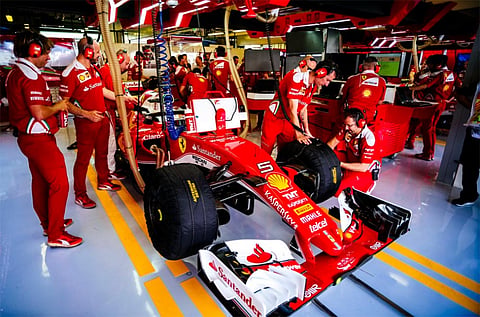 F1: Ferrari na frente, Mercedes fora do top 3