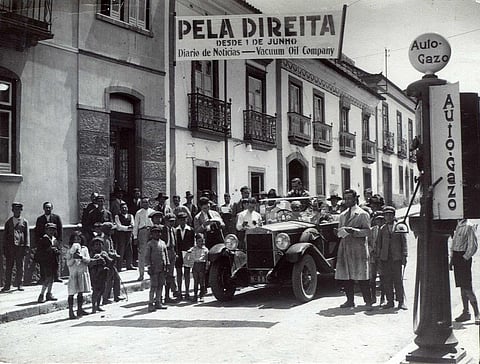 O dia em que se começou a circular pela direita em Portugal