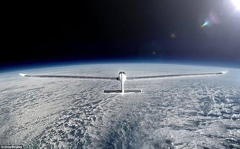 Avião movido a energia solar à conquista do espaço