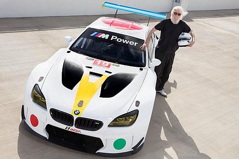 Artista conceptual, John Baldessari desenha carro de competição para BMW