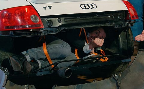 Clarkson polémico ao mostrar como esconder imigrantes ilegais em carros