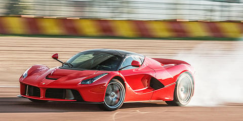 China lança taxa sobre carros de luxo para penalizar os ricos