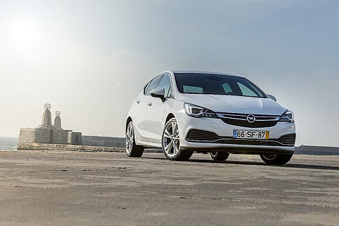 Opel Astra: Novos motores Turbo e visual desportivo OPC