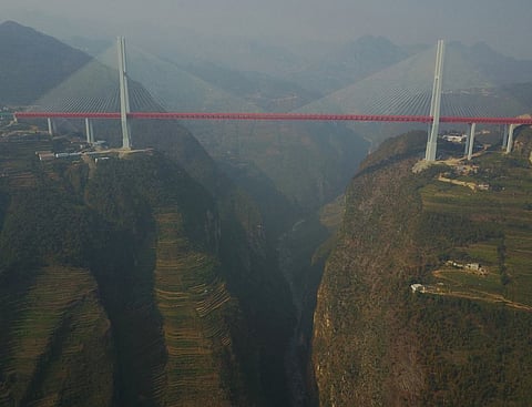 Ponte mais alta do mundo inaugurada na China