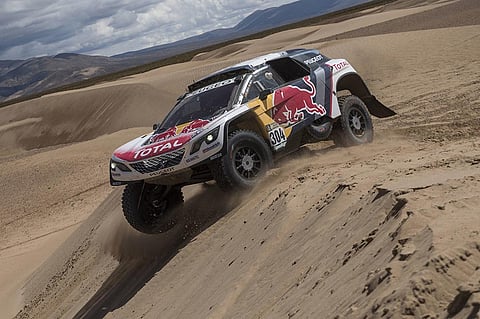 Carlos Sainz abandona o Dakar