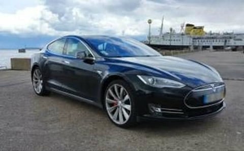 Tesla S P85D: Uma corrente contínua de força