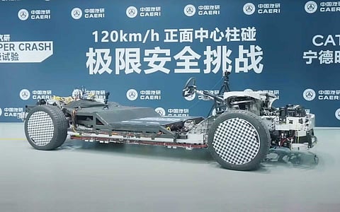 Chassi para elétricos da CATL resiste a impacto frontal de 120 km/h