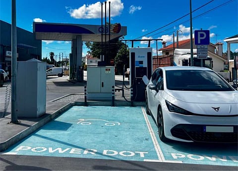 Prio compra postos da rede Q8 e aumenta oferta de carregadores elétricos