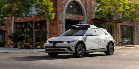 Waymo recolhe 3.800 veículos autónomos nos EUA devido a riscos de segurança