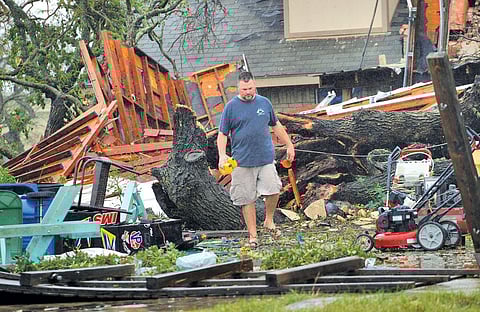 टेक्सास में हार्वी 26 अगस्त को रॉकपोर्ट से टकराया। हार्वी तूफान से हुआ नुकसान करीब 9,72,150 से 11,66,580 लाख करोड़ रुपये का है (रॉयटर्स)