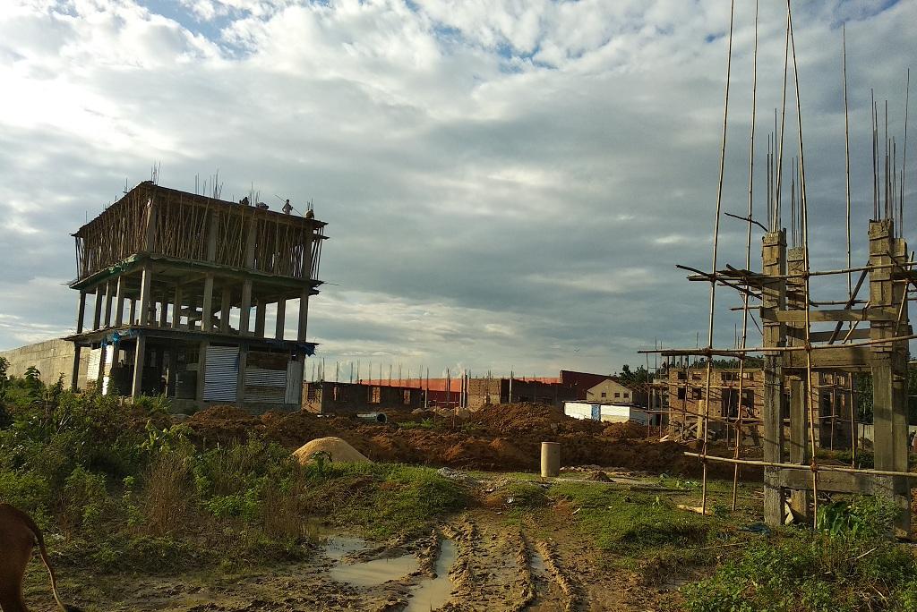 असम के ग्वालपारा जिले के मटिया इलाके के दोमोनी-दलगोमा गांव में बन रहा डिटेंशन सेन्टर। फोटो: अफ़रोज़ आलम साहिल
