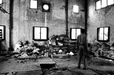 2-3 दिसंबर, 1984 को मध्यप्रदेश के भोपाल में यूनियन कार्बाइड फैक्ट्री में गैस लीक हादसा हुआ था। इसमें 5 हजार से ज्यादा लोग काल के गाल में समा गए और करीब 50 हजार से ज्यादा लोग अभिशप्त जीवन जीने को मजबूर हो गए (फाइल फोटो: सूर्या सेन / सीएसई )