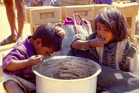 हंगर वाच की सर्वे रिपोर्ट बताती है कि हर 20 में से एक परिवार को अक्सर रात का खाना खाये बगैर सोना पड़ा। फोटो: अमित शंकर