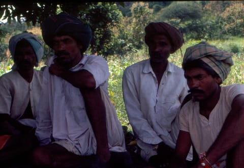 झारखंड: आदिवासी क्यों नहीं लगवा रहे टीका?