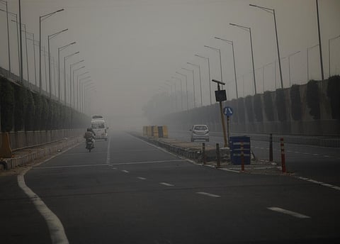 ग्रेटर नोएडा में प्रदूषण से बिगड़े हालात, बर्नीहाट-मुजफ्फरनगर में भी जानलेवा हुई हवा