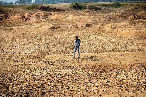 2022 में झारखंड के 22 जिलों के 226 प्रखंडों को सूखाग्रस्त घोषित किया गया। 50 फीसदी से अधिक खेतों में खरीफ की धान की बुआई नहीं हो पाई (सभी फोटो: विकास चौधरी / सीएसई)