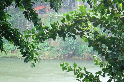 आज देश का मौसम: ऊंचे पहाड़ों में बर्फबारी, विदर्भ-छत्तीसगढ़ में हल्की लेकिन दक्षिण में भारी बारिश