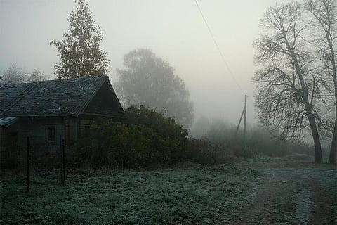 उत्तर-पूर्वोत्तर के कुछ हिस्सों में घना कोहरा, वाराणसी में दृश्यता शून्य, दक्षिण में भारी बारिश