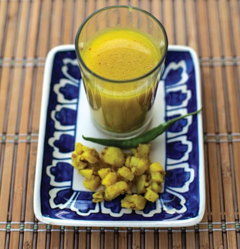 किण्वन उपयोग अब चलन में है क्योंकि ये सूक्ष्मीजीव प्रोबायोटिक हैं और विभिन्न बीमारियों से बचाने के साथ-साथ आंत के स्वास्थ्य में सुधार कर सकते हैं (फोटो: विभा वार्ष्णेय / सीएसई)