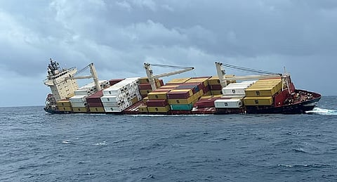 വഴിത്തിരിവിൽ വിഴിഞ്ഞം; MSC ഓഹരി പങ്കാളിത്തത്തിന് ഒരുങ്ങുമ്പോൾ കുത്തകവൽക്കരണവും മലിനീകരണവും സമുദ്രവികസന മോഹങ്ങളുടെ വിലയും കേരളത്തിന് മുന്നിൽ ചോദ്യങ്ങളുയർത്തുന്നു.
