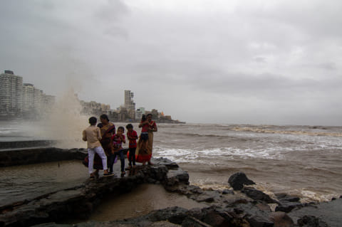 समुद्र का बढ़ता जलस्तर कोच्चि, मैंगलोर, विशाखापत्तनम, हल्दिया, उडुपी, पारादीप और पुरी में एक से पांच फीसदी जमीन को निगल सकता है; फोटो: आईस्टॉक