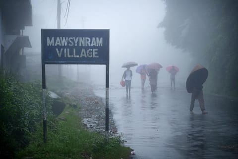 आज, अरुणाचल प्रदेश, असम और मेघालय तथा नागालैंड, मणिपुर, मिजोरम और त्रिपुरा के अलग-अलग हिस्सों में बादलों के 120 मिमी या उससे अधिक बरसने के आसार
