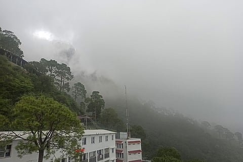 आज, हरियाणा, चंडीगढ़ और दिल्ली, हिमाचल प्रदेश, जम्मू और कश्मीर, लद्दाख, गिलगित-बाल्टिस्तान-मुजफ्फराबाद तथा उत्तराखंड के अलग-अलग इलाकों में गरज के साथ बादलों के जमकर बरसने का पूर्वानुमान है