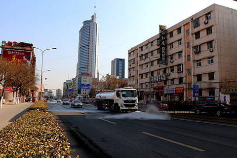 वायु प्रदूषण की सबसे बड़ी सफाई चीन में की गई है, जहां परिवेशी वायु प्रदूषण हर साल लगभग 10 लाख मौतों के लिए जिम्मेवार रहा है।