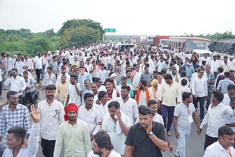 महाराष्ट्र में किसानों का प्रदर्शन, फोटो द्वारा : एक्स