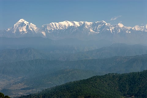 उत्तर भारत में तापमान तेजी से गिरा, उत्तराखंड और हिमाचल में बर्फबारी के आसार बढ़े।