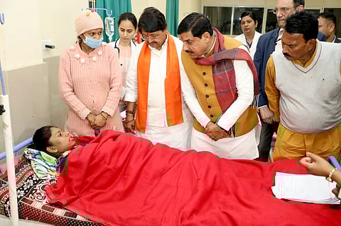 मध्य प्रदेश के मुख्यमंत्री मोहन यादव ने अस्पताल में भर्ती मरीजों से मुलाकात की