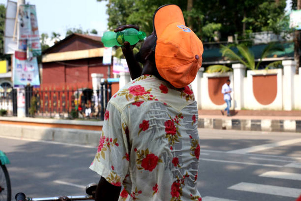 दुनिया में बढ़ती गर्मी और नमी में वृद्धि से युवा और बुजुर्ग दोनों की रोजमर्रा की गतिविधियां अब सुरक्षित रूप से सीमित हो रही हैं।