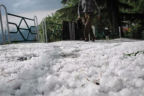 जम्मू और कश्मीर, लद्दाख, गिलगित-बाल्टिस्तान और मुजफ्फराबाद तथा हिमाचल प्रदेश के कुछ हिस्सों में ओलावृष्टि होने का अंदेशा जताया गया है।