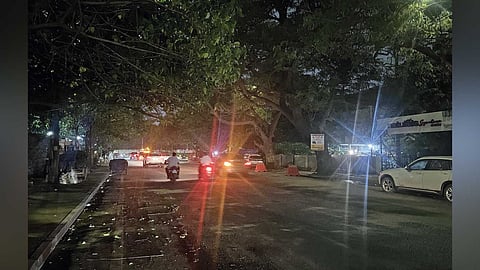 Motorists pass through the poorly illuminated Sterling Avenue stretch in Nungambakkam